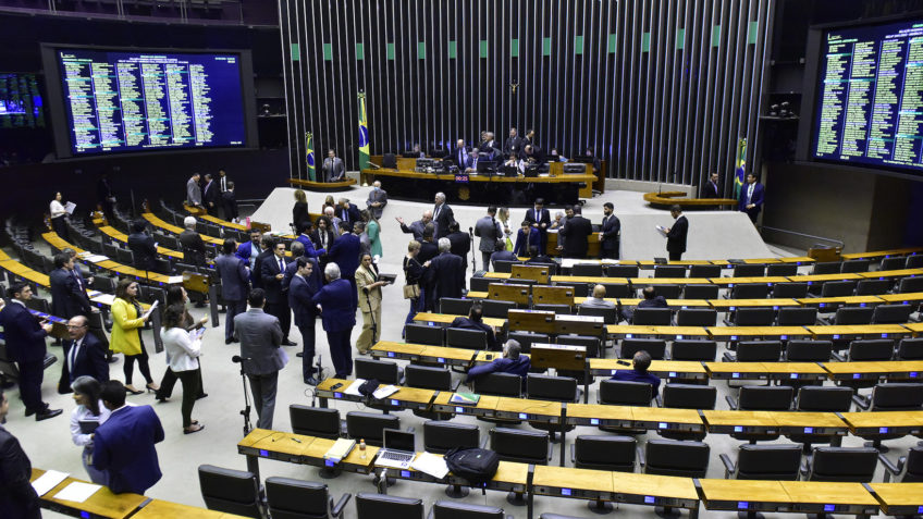 Congresso derruba veto de Lula e retoma benefícios da desoneração a